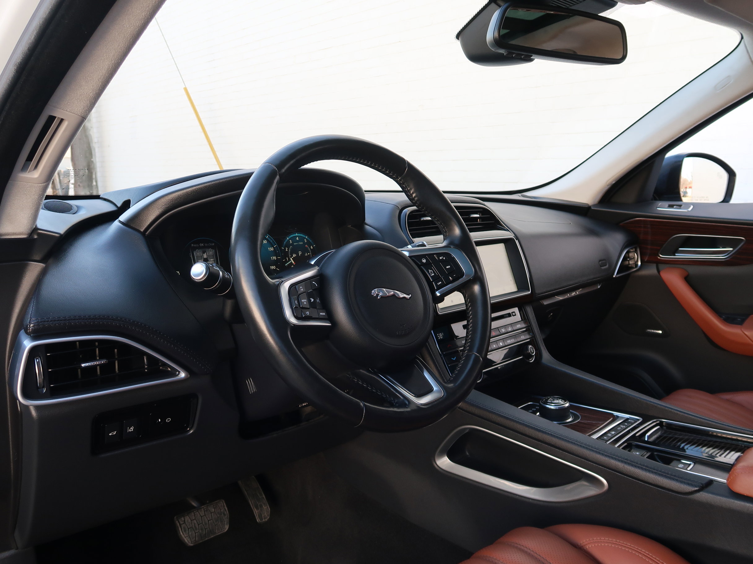 Used 2018 Jaguar F-PACE Portfolio image 35