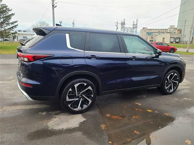 Used 2023 Mitsubishi Outlander SE image 6