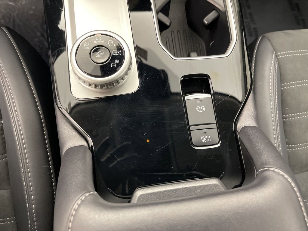 Used 2025 Mitsubishi Outlander SE image 13