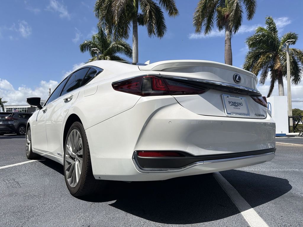 Used 2021 Lexus ES 300h Ultra Luxury w/ Accessory Package 2 image 19