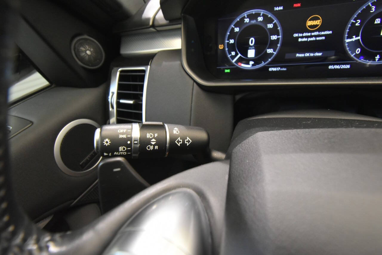 Used 2020 Land Rover Discovery Landmark AWD/4WD image 32