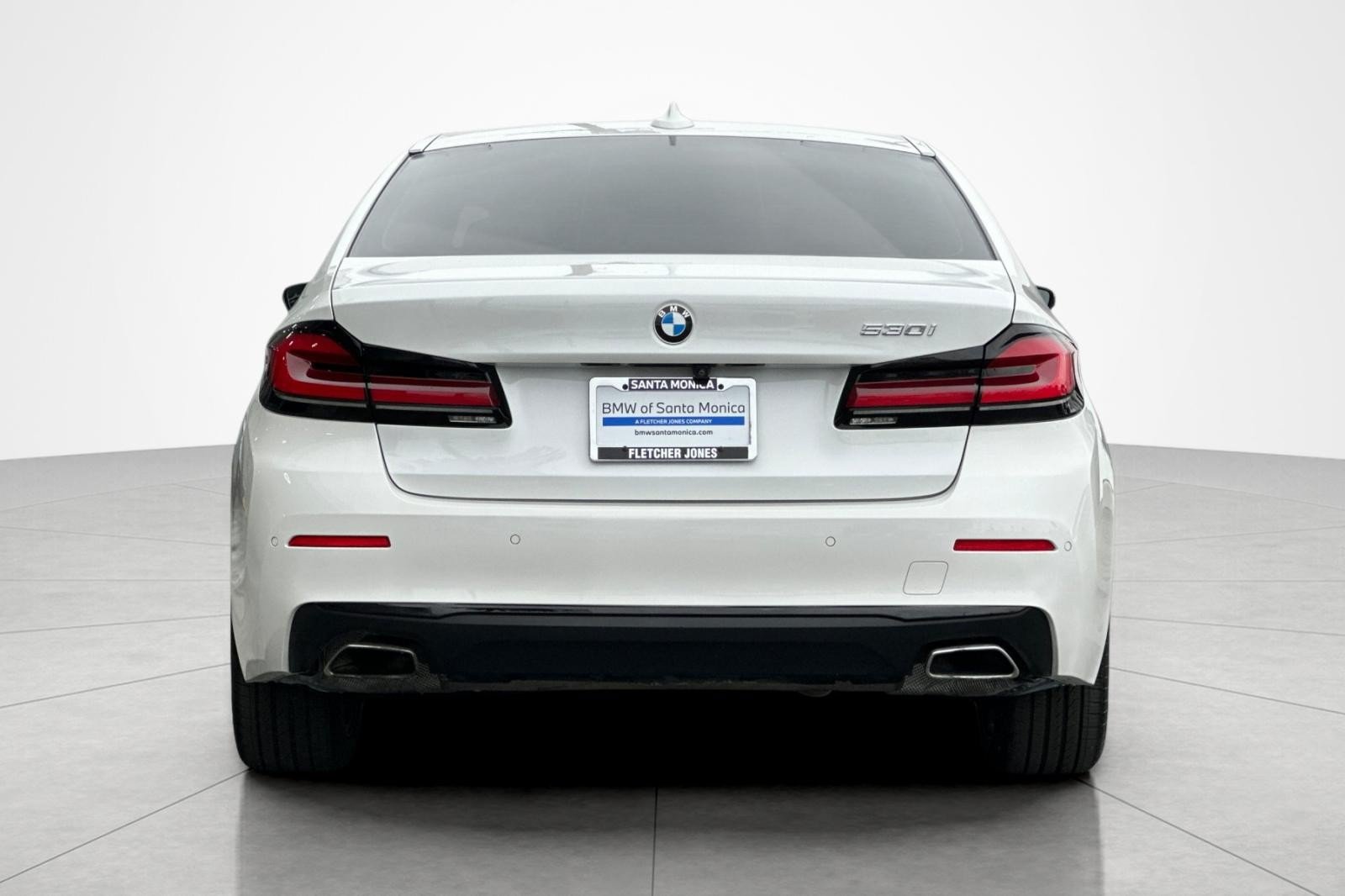 Used 2023 BMW 530i w/ Premium Package RWD image 4