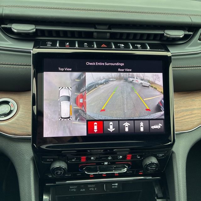 Used 2024 Jeep Grand Cherokee Summit image 4