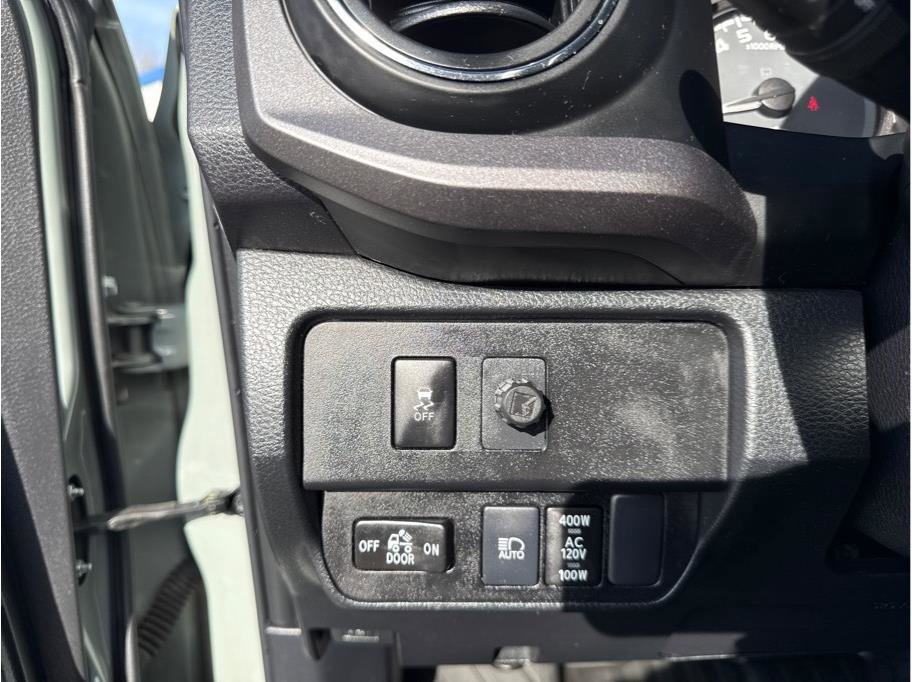 Used 2023 Toyota Tacoma TRD Sport image 32