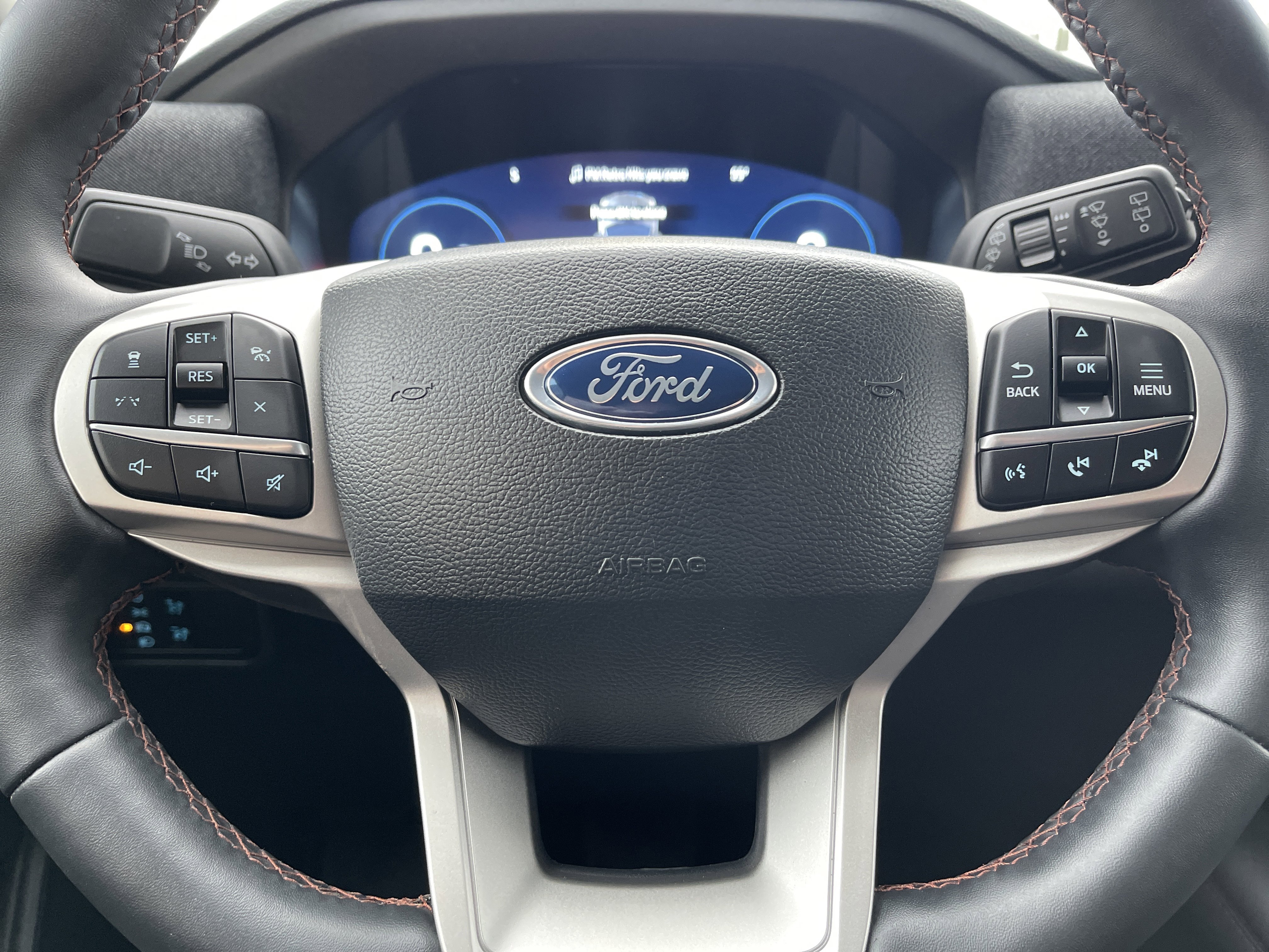 Used 2025 Ford Explorer Active w/ Active Comfort Package AWD/4WD image 15