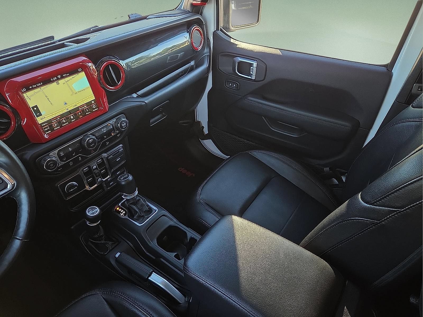 Used 2020 Jeep Wrangler Unlimited Sahara AWD/4WD image 10