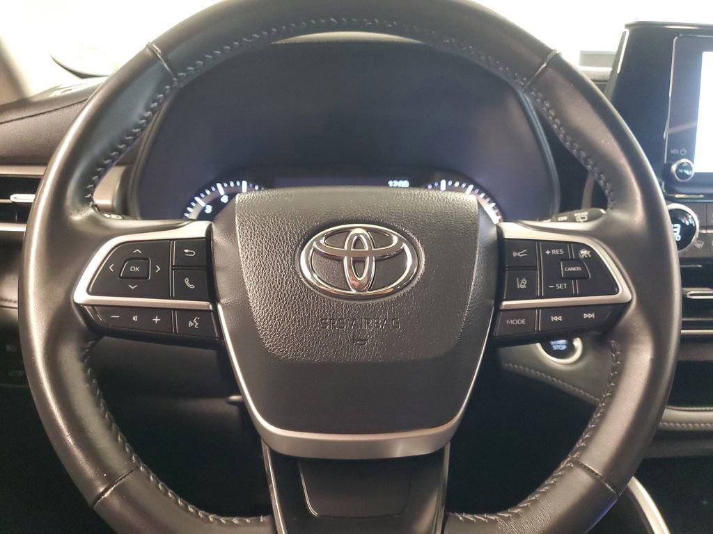Used 2024 Toyota Highlander LE image 21