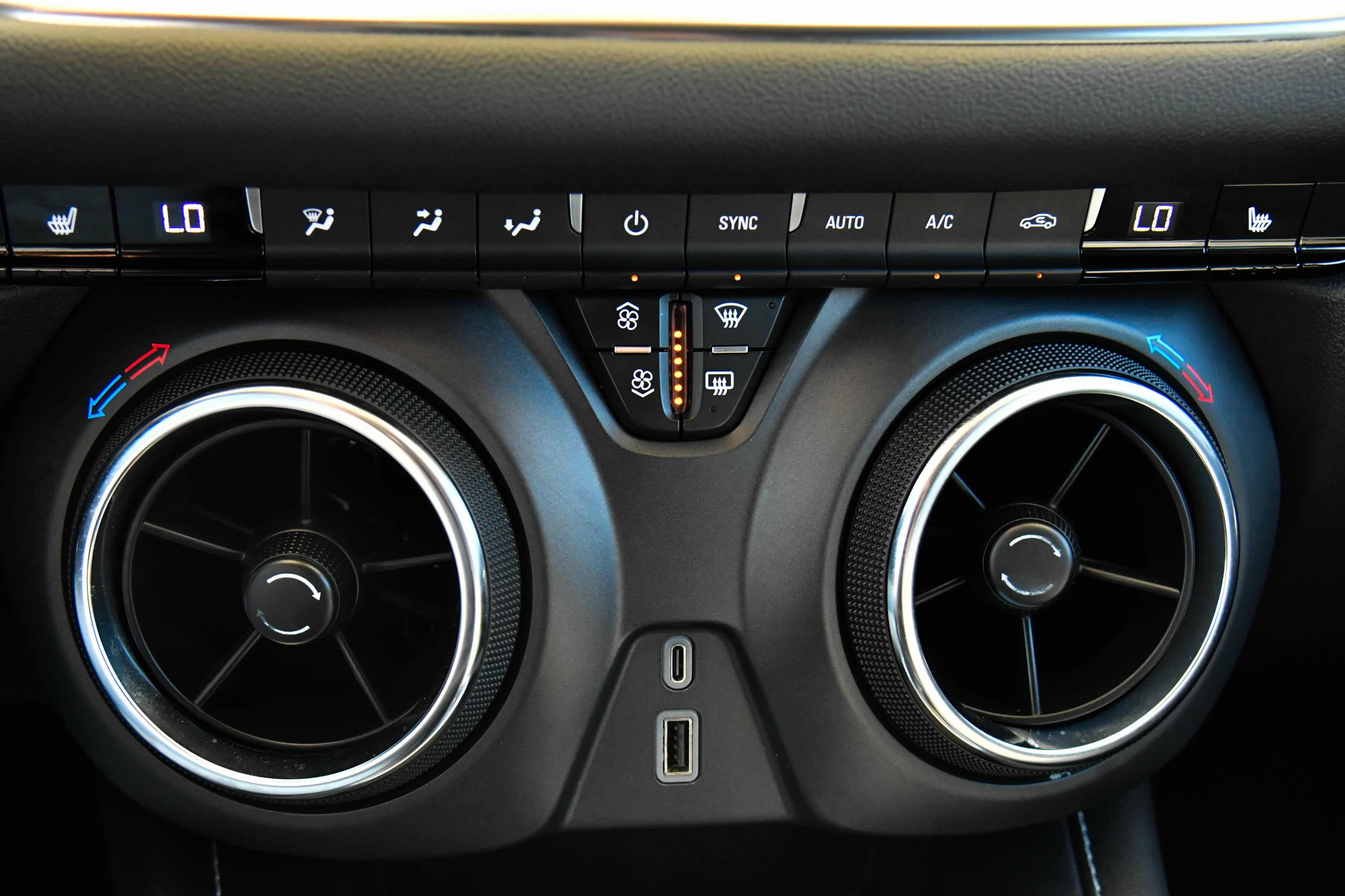 Used 2025 Chevrolet Blazer LT FWD image 23