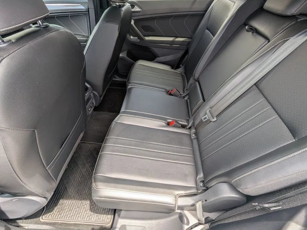 Used 2022 Volkswagen Tiguan SE R-Line FWD image 17