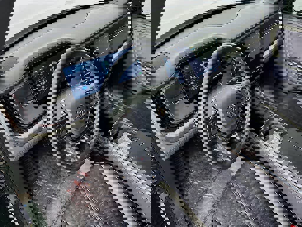 Used 2025 Rivian R1S Adventure image 2