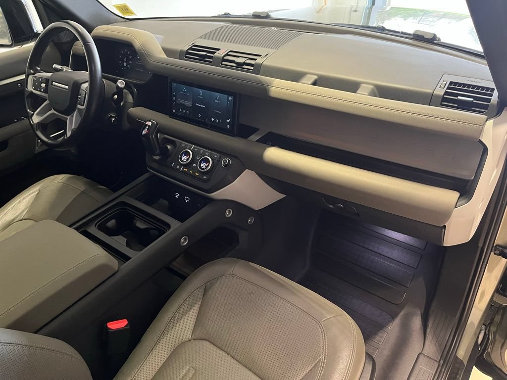 Certified 2022 Land Rover Defender 110 SE AWD/4WD image 38