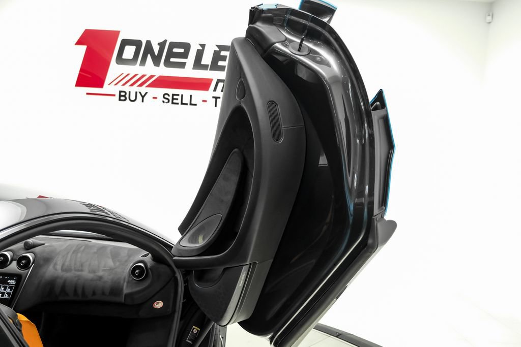 Used 2019 McLaren 600LT RWD image 35