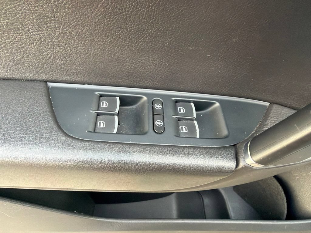 Used 2016 Volkswagen Touareg TDI w/ Technology Pkg AWD/4WD image 27