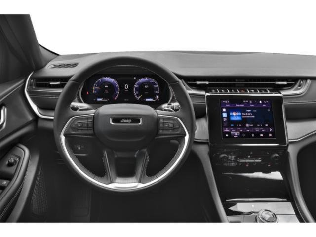Used 2025 Jeep Grand Cherokee Altitude AWD/4WD image 9