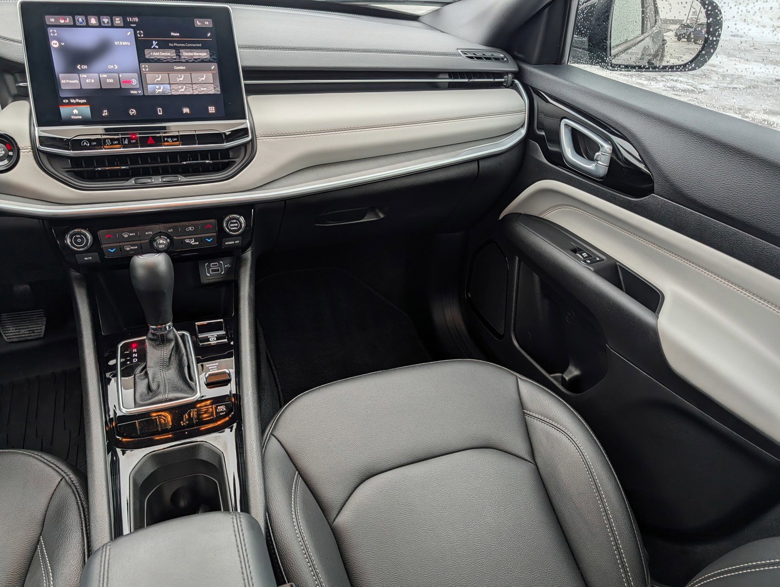 Used 2025 Jeep Compass Limited image 11