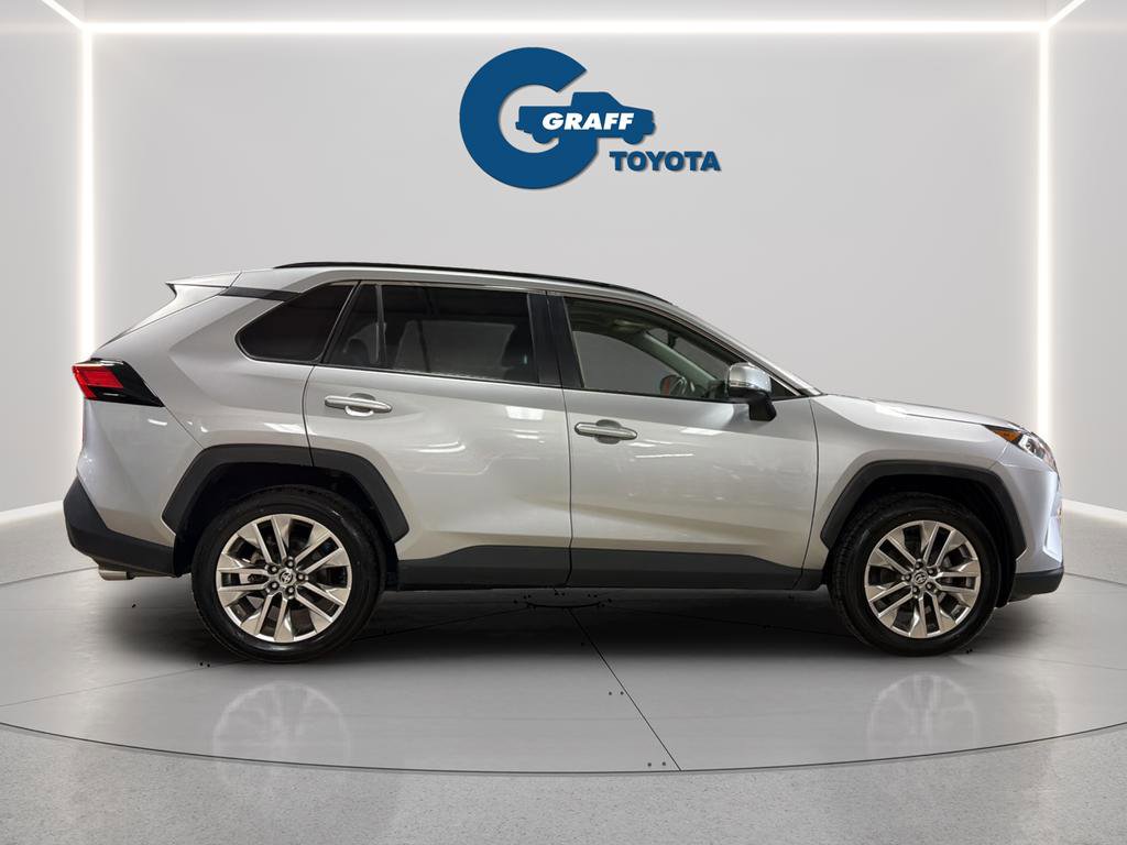Used 2021 Toyota RAV4 XLE Premium FWD image 9