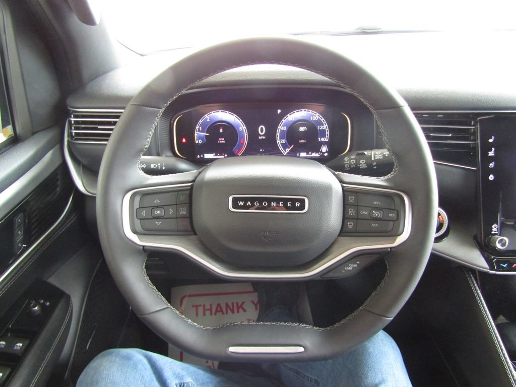 Used 2025 Jeep Wagoneer L Series II AWD/4WD image 29