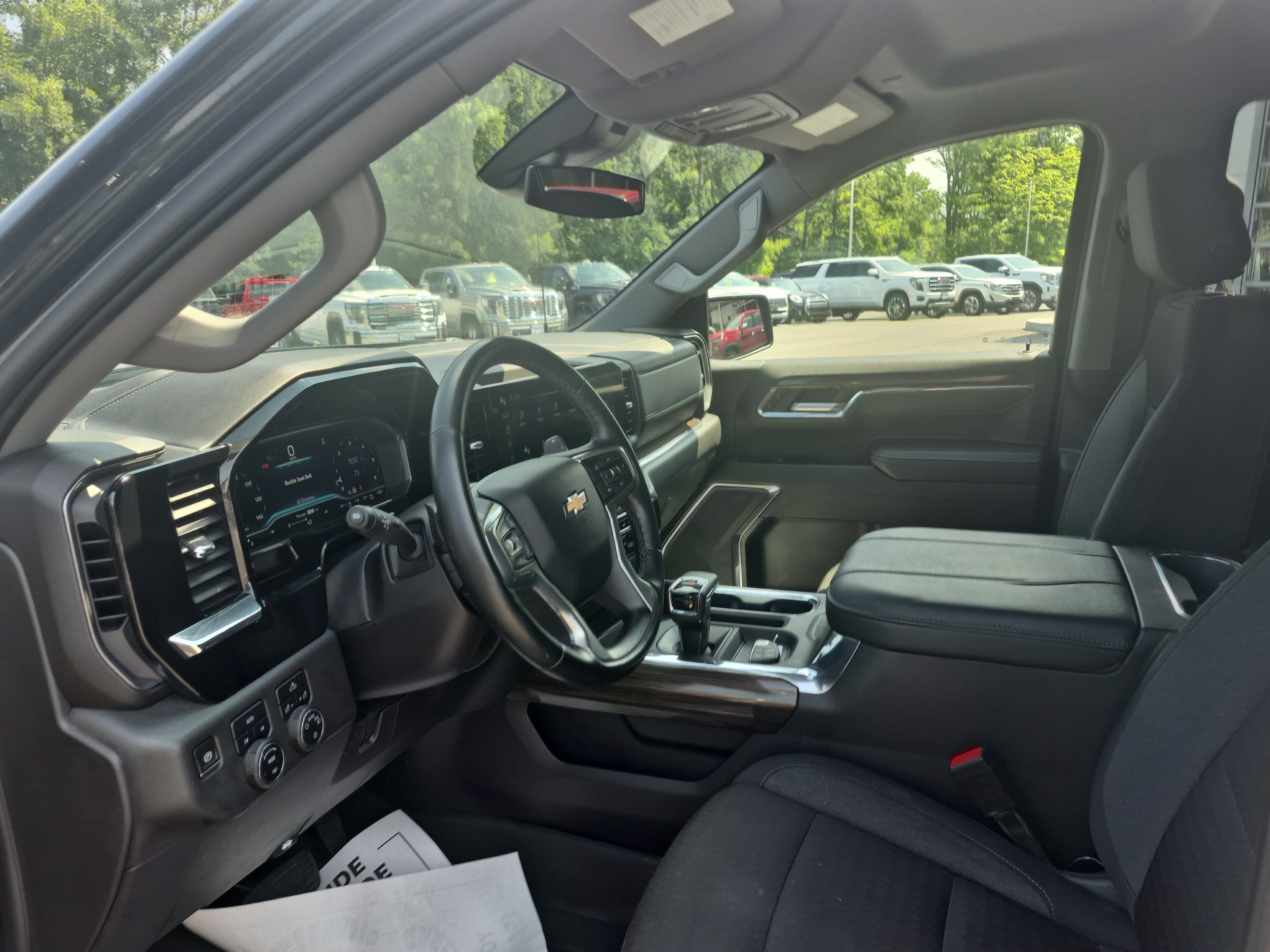 Used 2023 Chevrolet Silverado 1500 LT AWD/4WD image 9