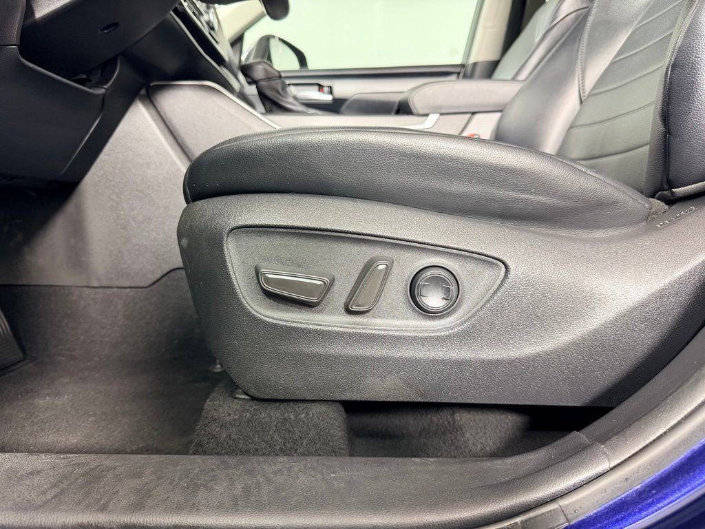 Used 2021 Toyota Highlander XLE image 24