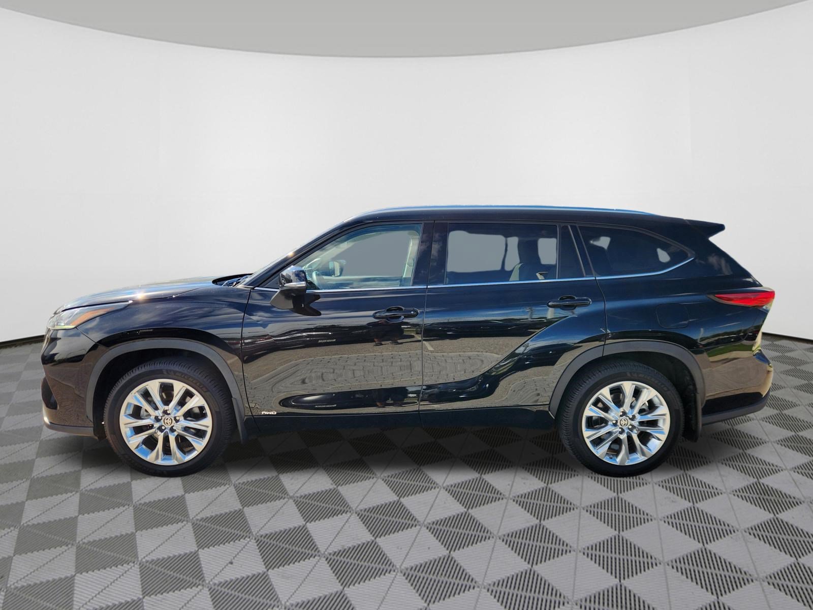 Used 2023 Toyota Highlander Limited AWD/4WD image 5