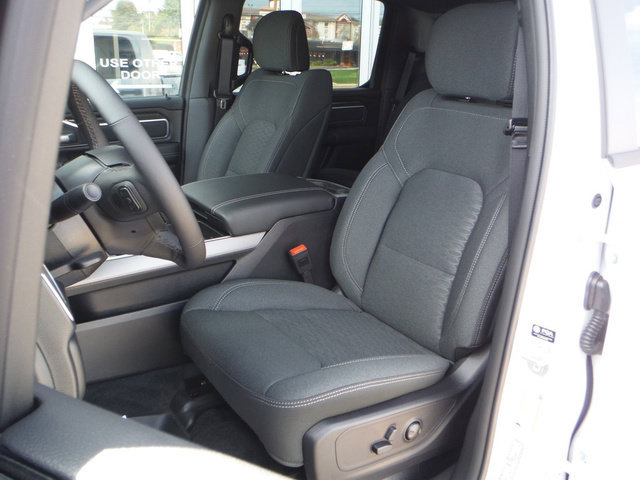 New 2027 RAM 1500 4x4 Crew Cab image 4