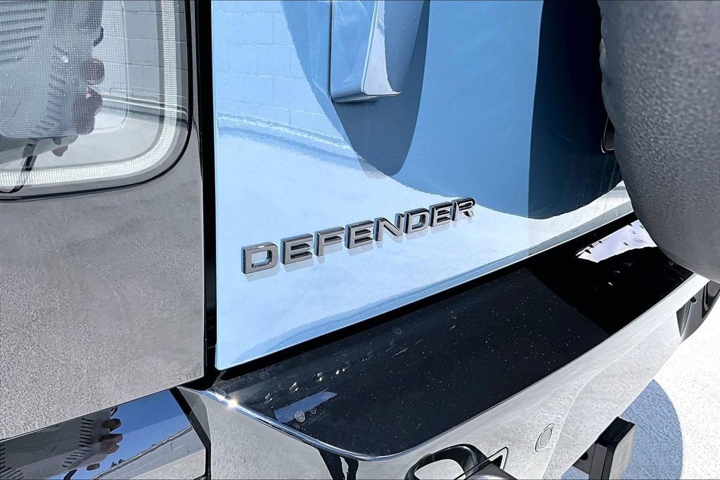 New 2026 Land Rover Defender 110 X-Dynamic SE image 9