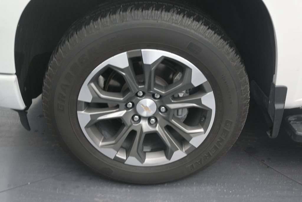 Used 2024 Chevrolet Silverado 1500 High Country w/ Technology Package RWD image 9