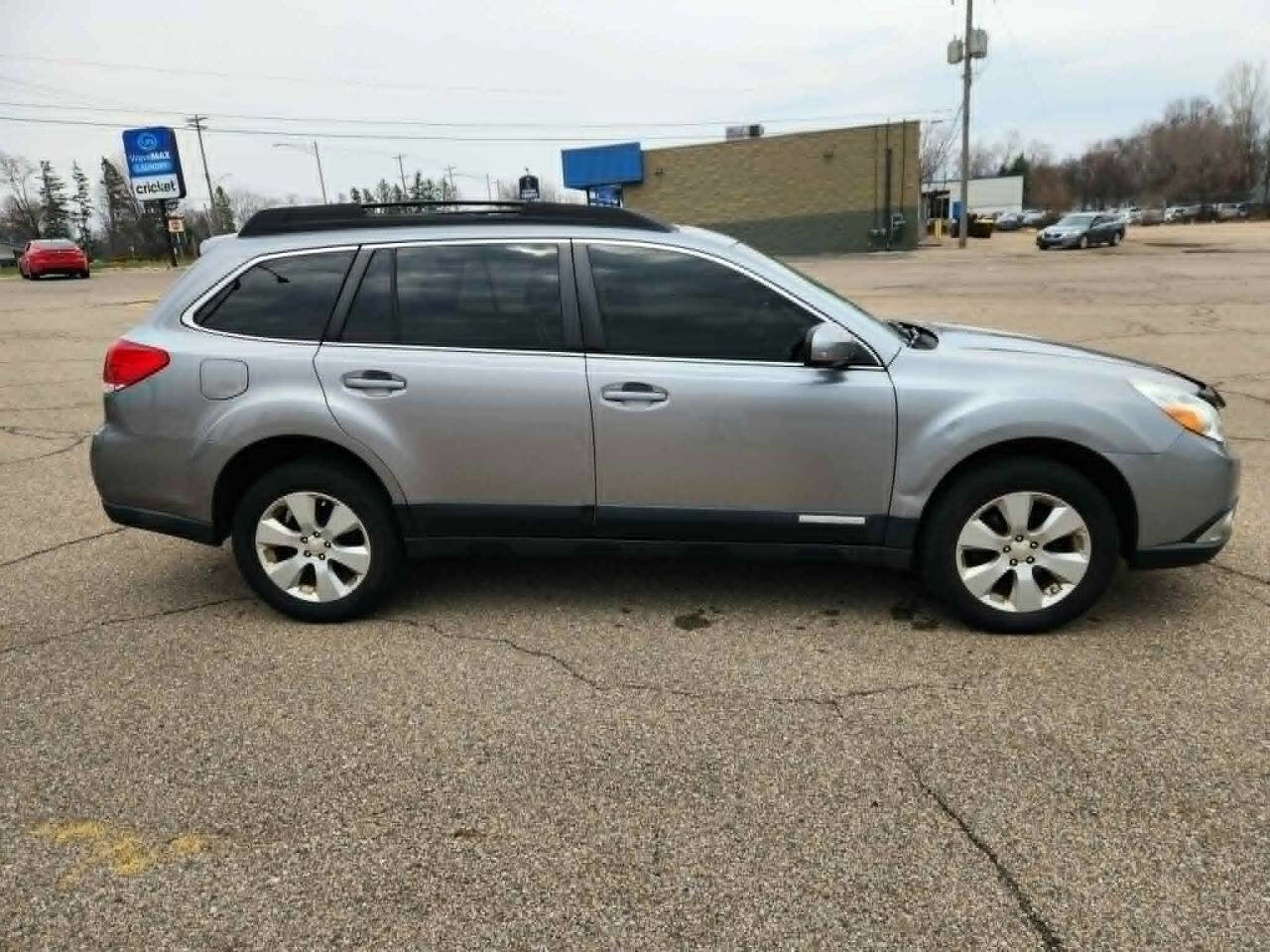 Used 2011 Subaru Outback 2.5i Limited image 3