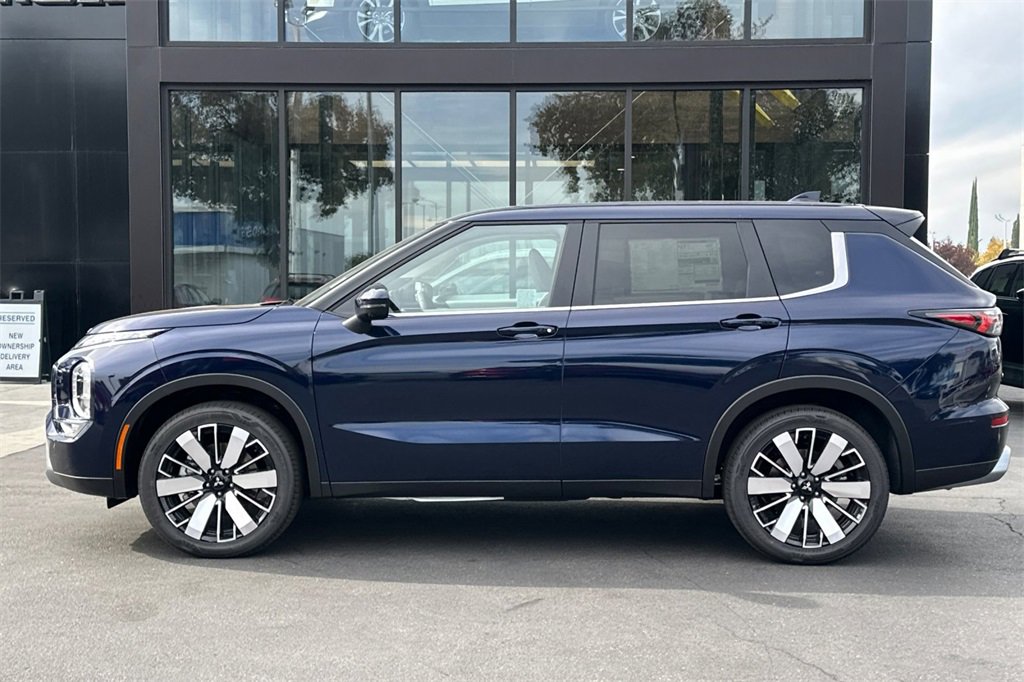 New 2025 Mitsubishi Outlander SE image 7