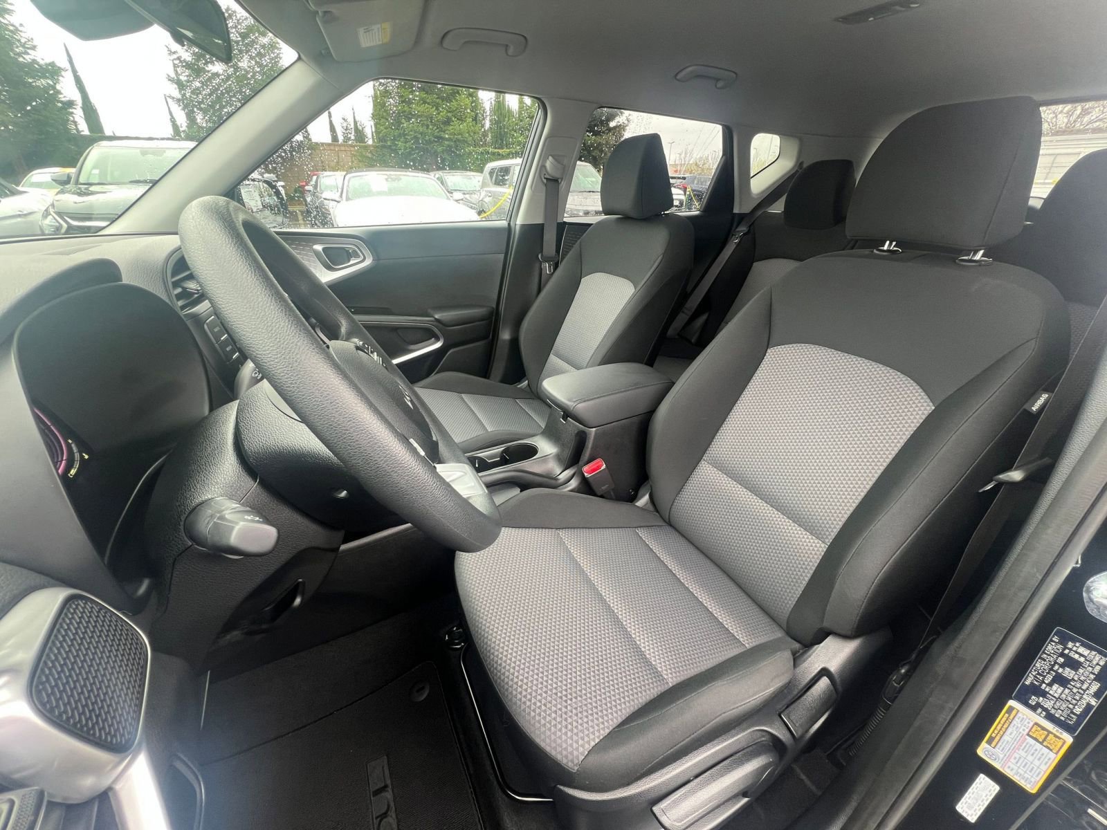 Used 2025 Kia Soul LX w/ LX Technology Package FWD image 31