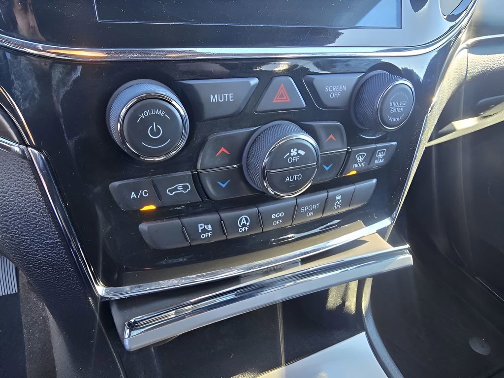 Used 2022 Jeep Grand Cherokee Limited image 21