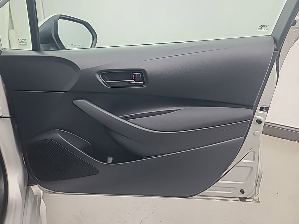 Used 2025 Toyota Corolla LE image 13