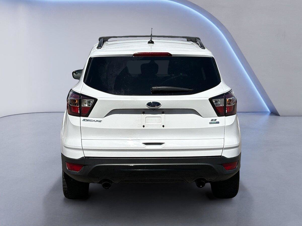 Used 2017 Ford Escape SE w/ SE Sport Appearance Package AWD/4WD image 4