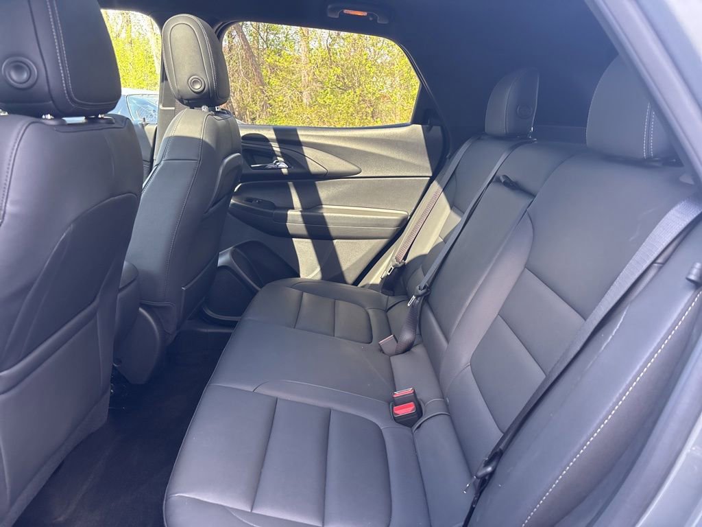 Used 2023 Chevrolet TrailBlazer ACTIV w/ Sun and Liftgate Package FWD image 13