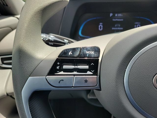 Certified 2025 Hyundai Elantra SE FWD image 21