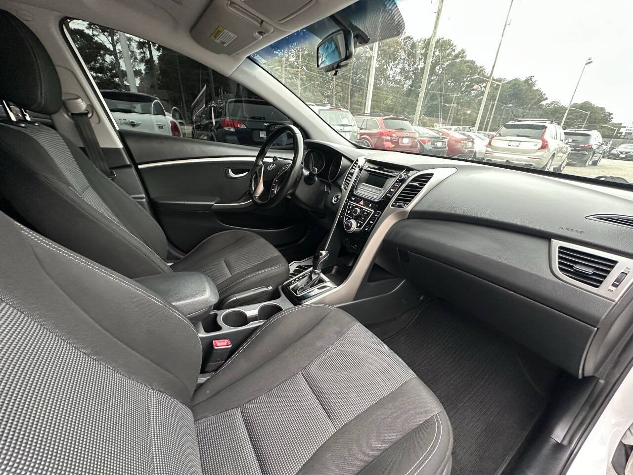 Used 2016 Hyundai Elantra GT w/ Option Group 02 FWD image 10