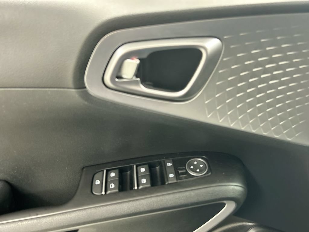 Certified 2023 Kia Soul S FWD image 11