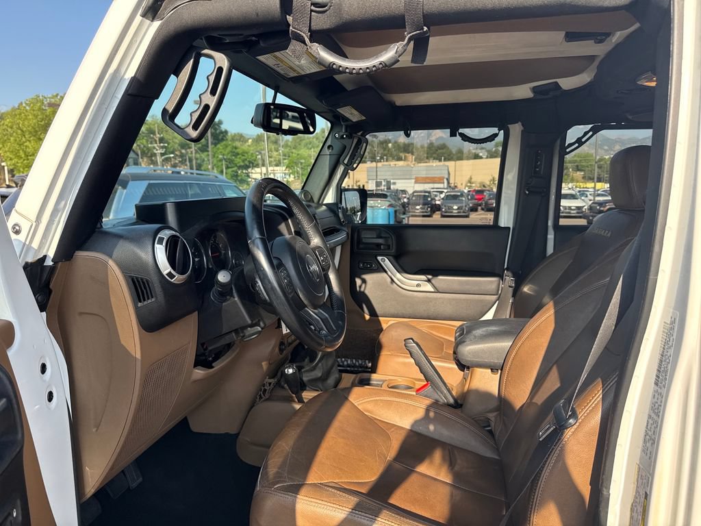 Used 2013 Jeep Wrangler Unlimited Sahara w/ Connectivity Group AWD/4WD image 11