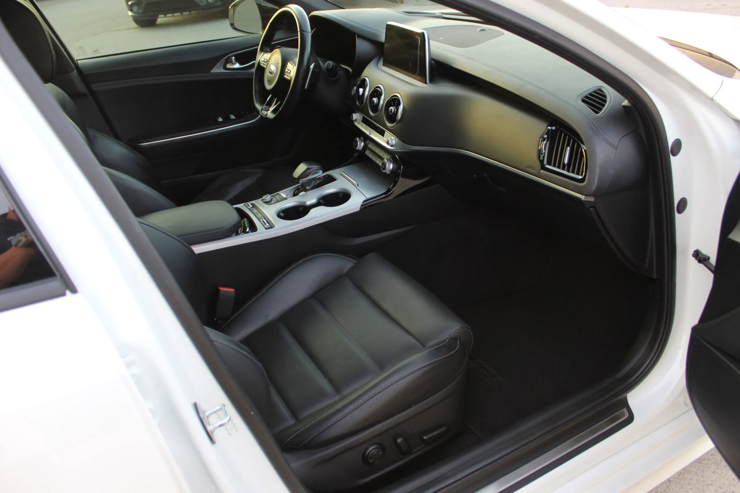 Used 2018 Kia Stinger GT2 RWD image 29
