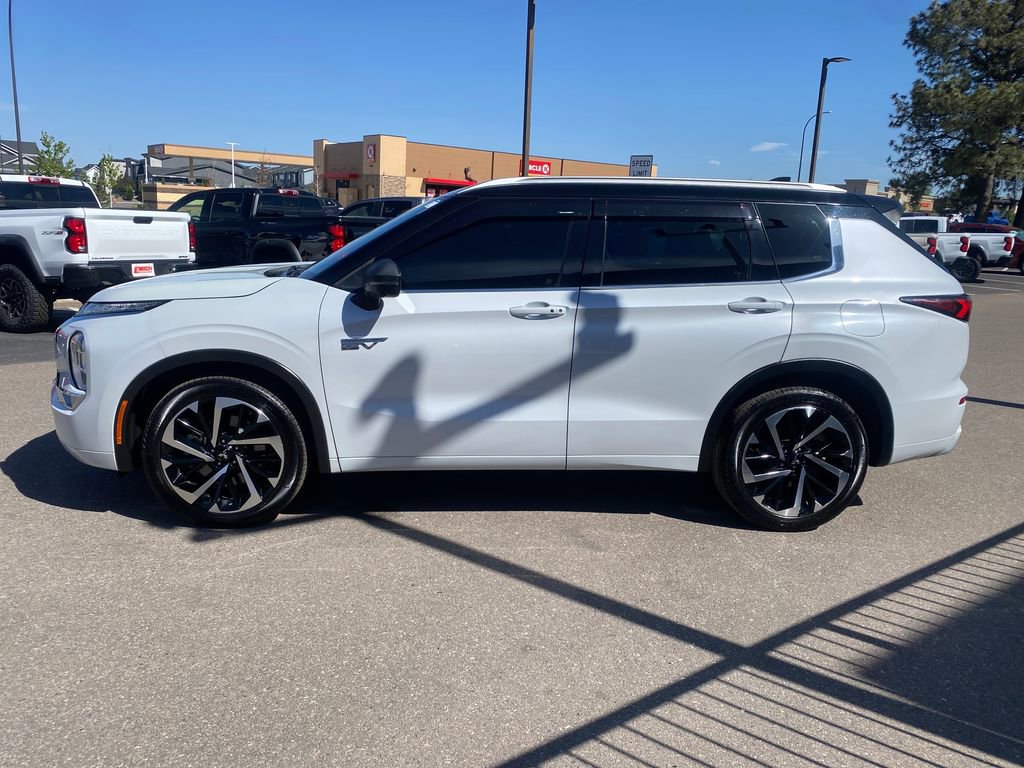 Used 2023 Mitsubishi Outlander SEL AWD/4WD image 2