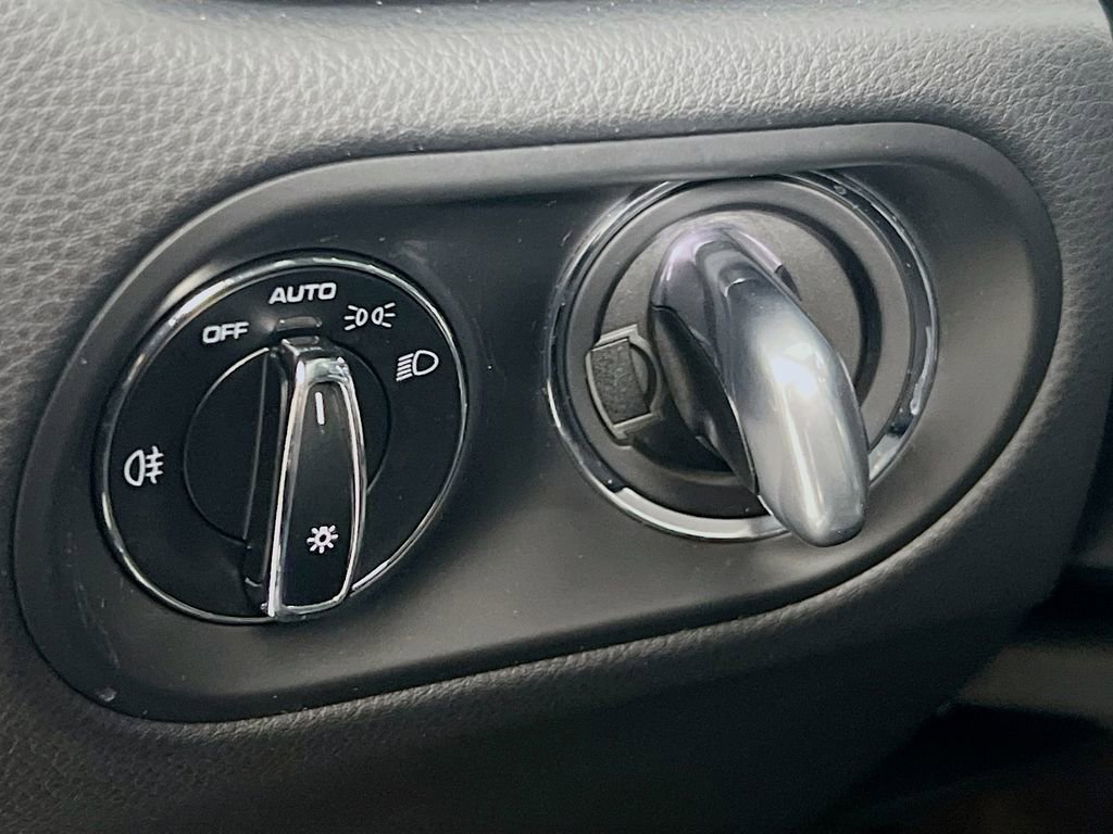 Certified 2023 Porsche Macan S image 11