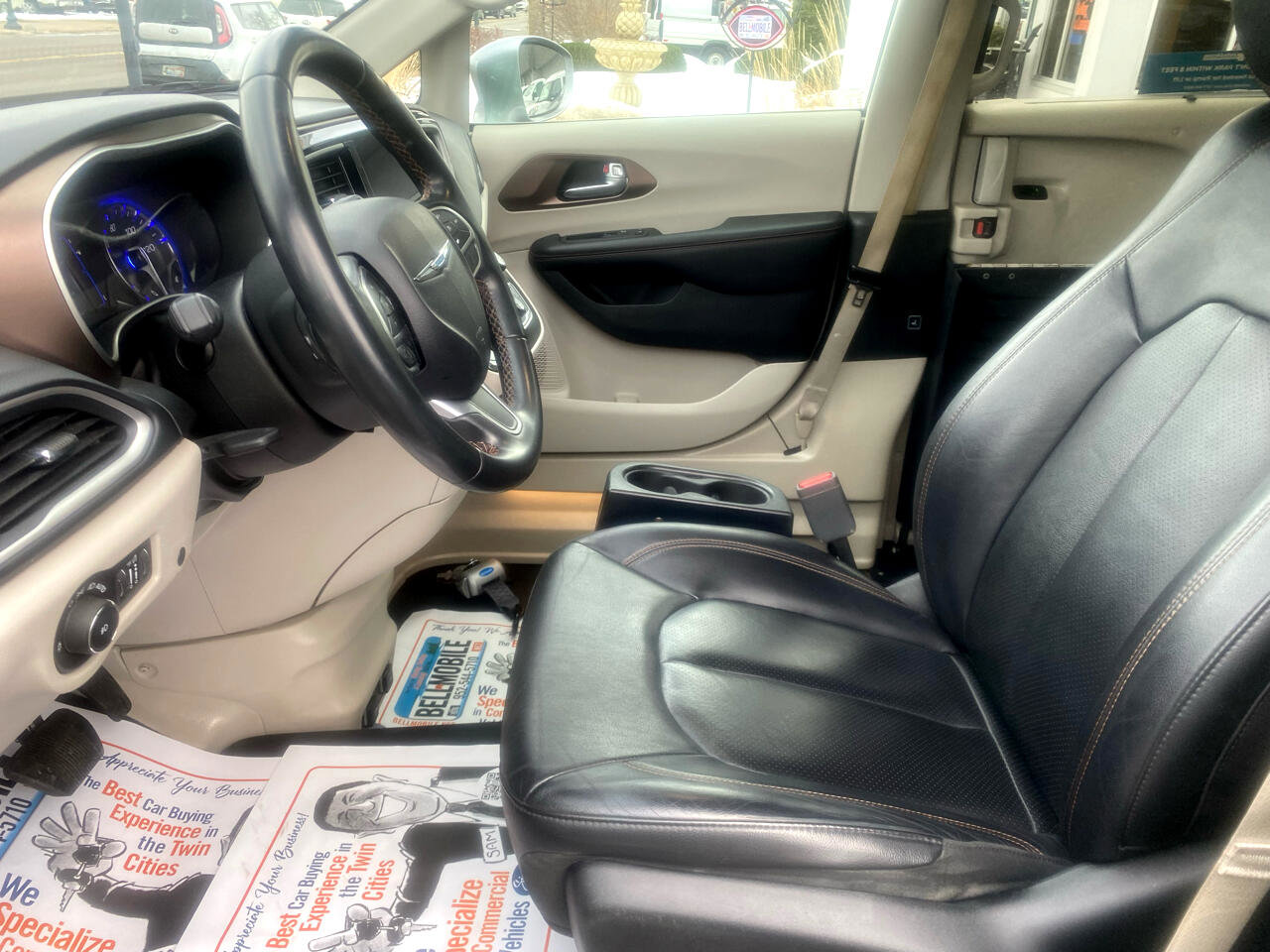 Used 2018 Chrysler Pacifica Touring-L w/ Tire & Wheel Group image 15