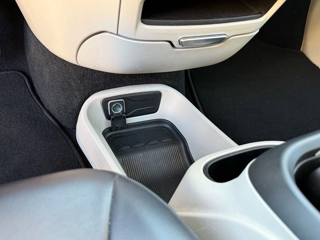 Used 2024 Chrysler Pacifica Touring-L image 29