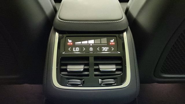 New 2026 Volvo XC90 B6 Plus w/ Protection Package Premier AWD/4WD image 32