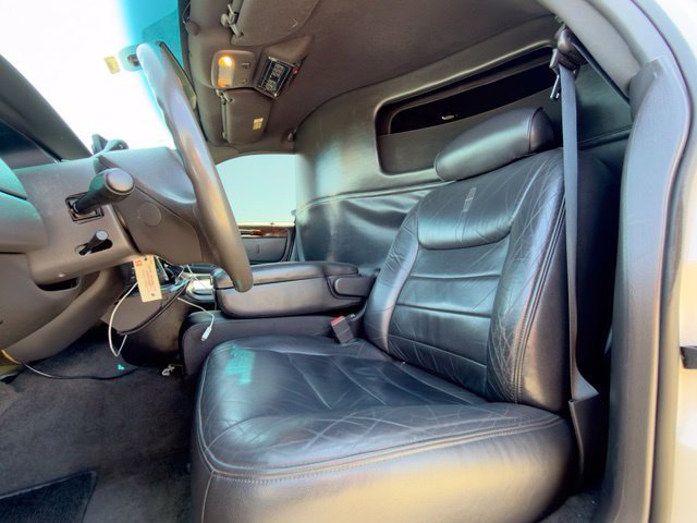 Used 2002 Lincoln Town Car Executive RWD image 15