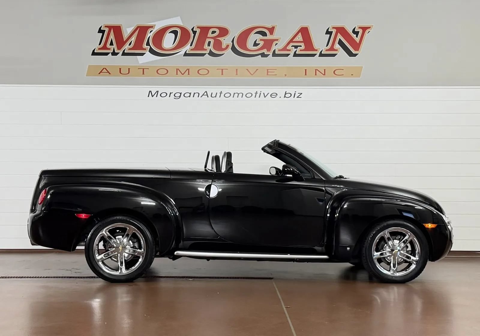 Used 2006 Chevrolet SSR w/ Preferred Equipment Group RWD image 2