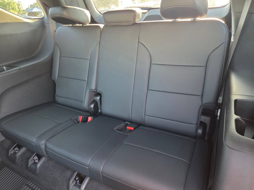 Used 2026 Chevrolet Traverse High Country w/ LPO, Floor Liner Package FWD image 7