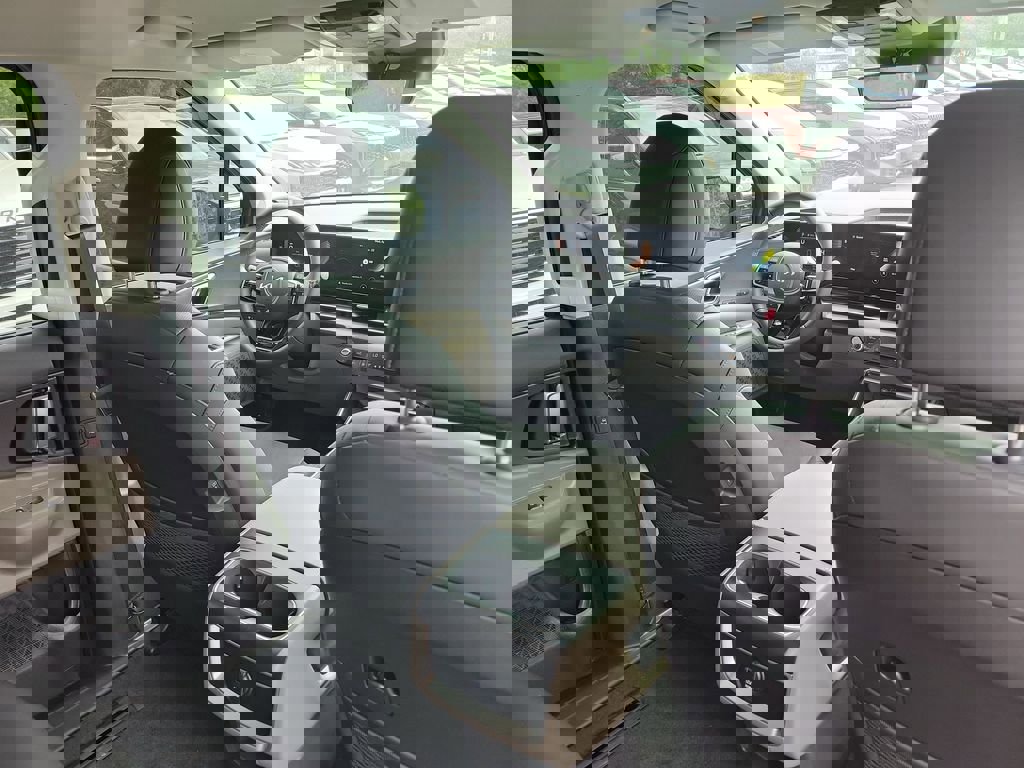 New 2026 Kia Carnival EX FWD image 13