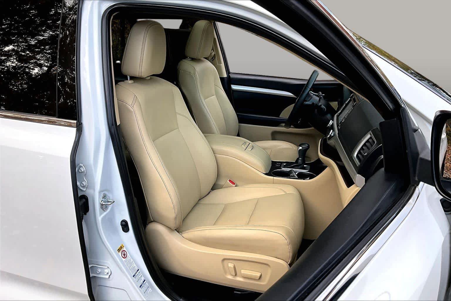 Used 2019 Toyota Highlander XLE AWD/4WD image 8