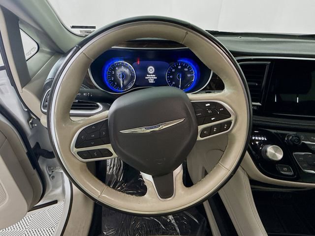Used 2021 Chrysler Pacifica Limited AWD/4WD image 11